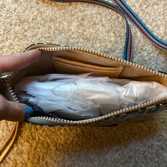 Dee Consuela Midtown Crossbody! - Picture 3 of 4